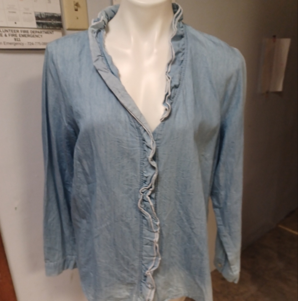 ELOQUII BY Draper james button up shirt size 14 fade to blue v-neck ruffles
